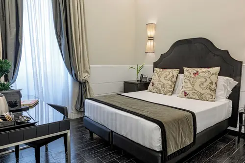 The Independent Suites, Room