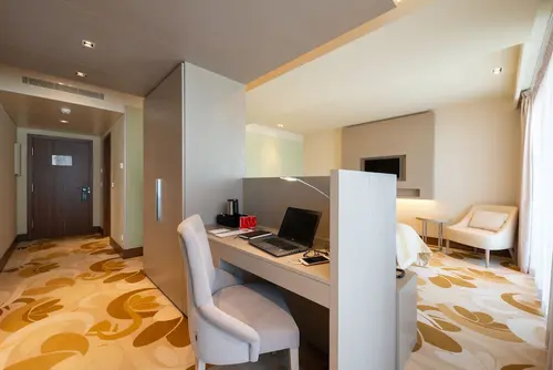 Smy Lisboa, Room