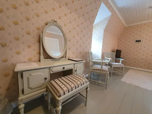 Lomamokkila, Room