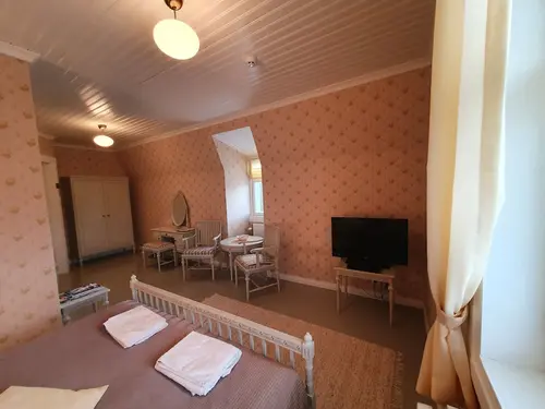 Lomamokkila, Room