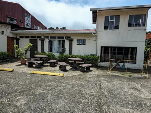 Cabinas Selva Verde, Front of property