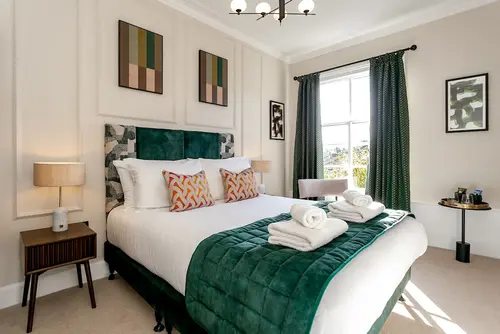 New Holgate, Room