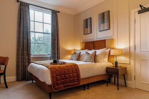 New Holgate, Room