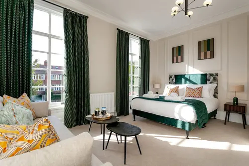 New Holgate, Room