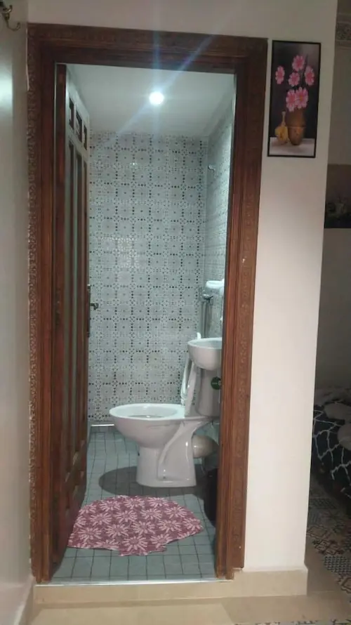 Riad Nouhal, Room