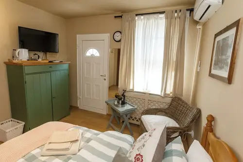 Ratiu House, Room