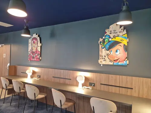 Akena Serris  Val d'Europe, Reception