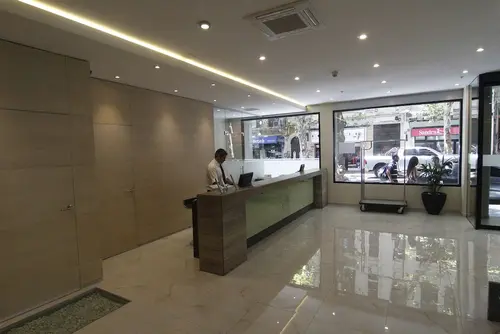 Crystal Tower Hotel, Reception