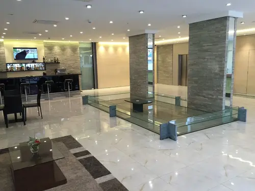 Crystal Tower Hotel, Lobby lounge