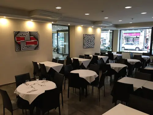 Crystal Tower Hotel, Restaurant