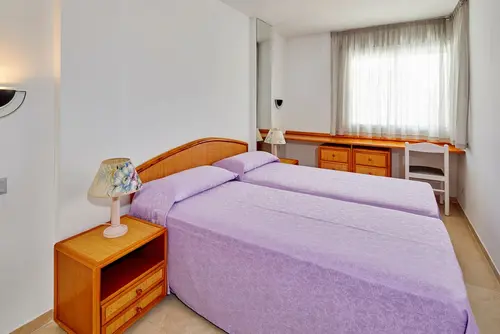 Centremar, Room