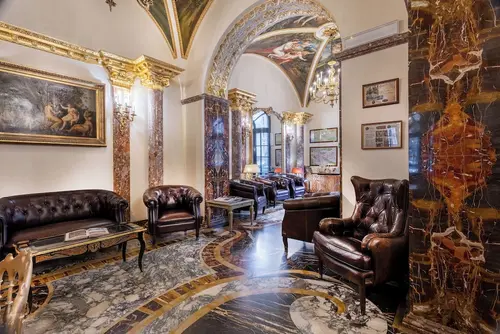 Des Epoques Hotel, Reception