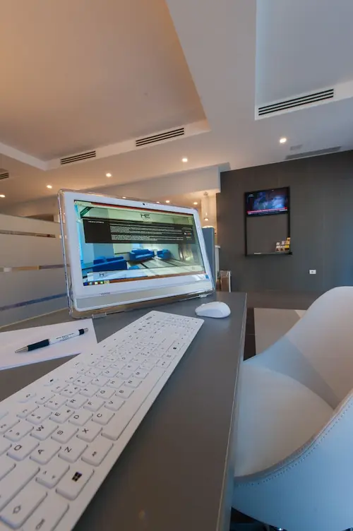 Hotel Executive Inn, Reception