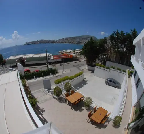 Hotel MS, Exterior