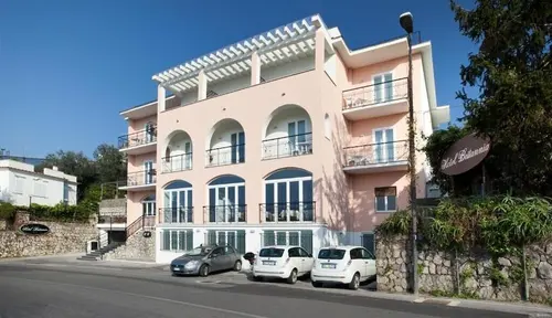 Hotel Britannia, Exterior
