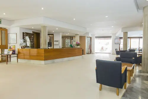 Aparthotel Flora, Reception