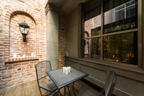 Hotel Favori, Interior entrance