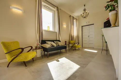 Il Gallo Bianco, Lobby