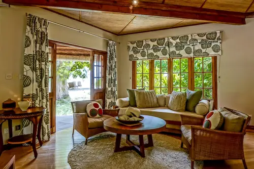 Denis Private Island, Living area