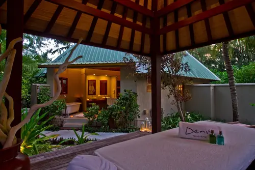 Denis Private Island, Room