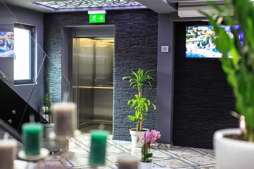 Hotel Premier, Reception