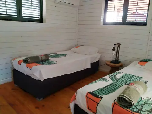 Red Palm Village, Room