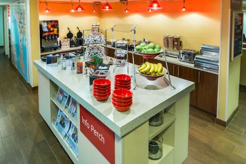 TownePlace Suites by Marriott Charleston-West Ashley, Breakfast buffet