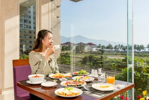 Alani Sea View Hotel, Food and drink