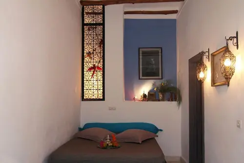 Riad Nafora, Room