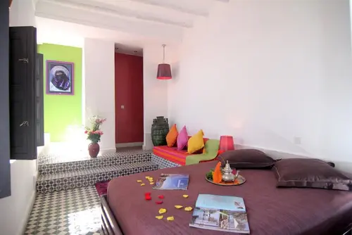 Riad Nafora, Room