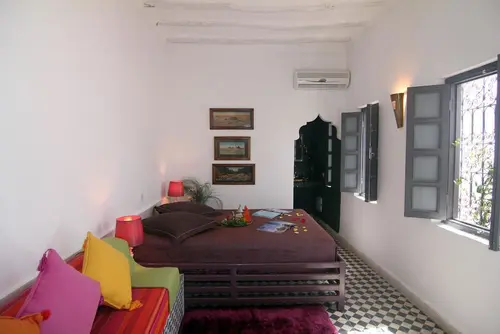 Riad Nafora, Room