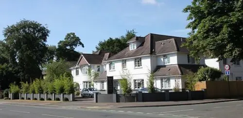 Remont Oxford Hotel, Front of property