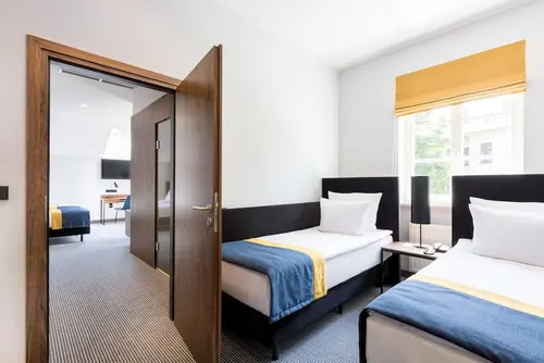 Grand Ascot Hotel, Room