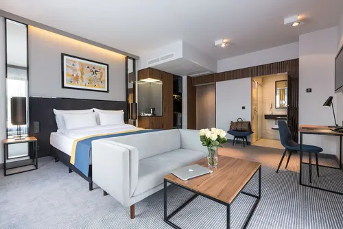 Grand Ascot Hotel, Room