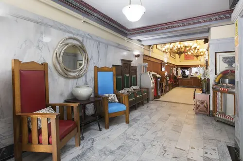 Aida Plaza Hotel, Lobby sitting area