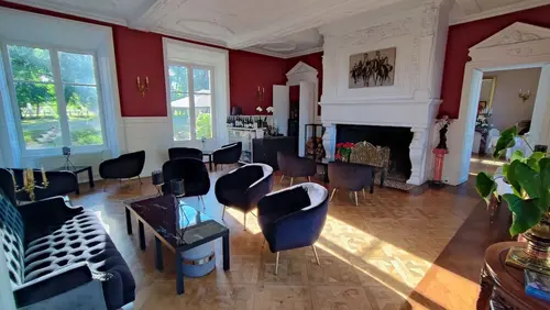 Château de Bellefontaine, Lobby sitting area