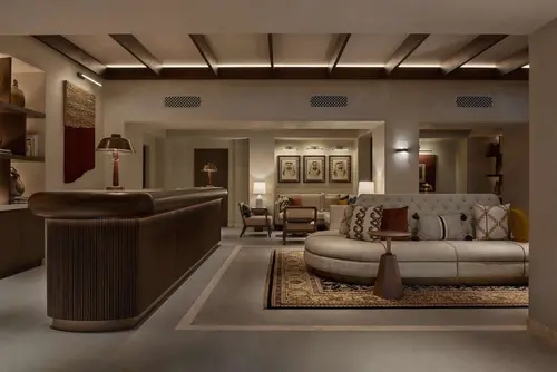 Bab Al Shams, Lobby