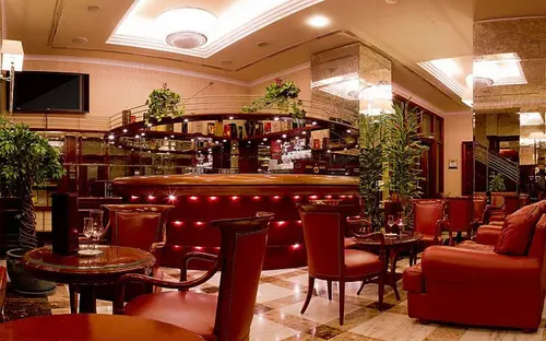 Best Western Premier Hotel Astoria, Food and drink