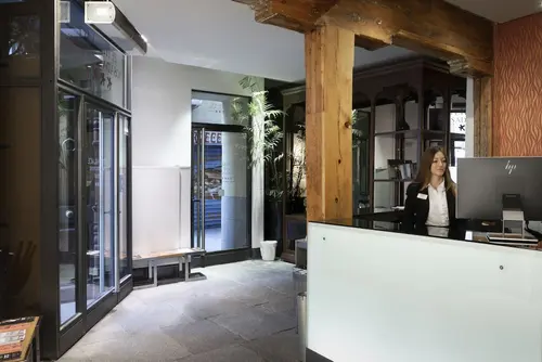 Petit Palace Posada del Peine, Reception