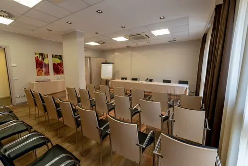 Best Western Palace Inn Hotel, Business center