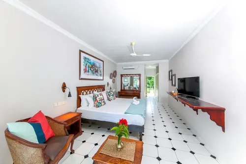 Palm Beach Hotel, Room