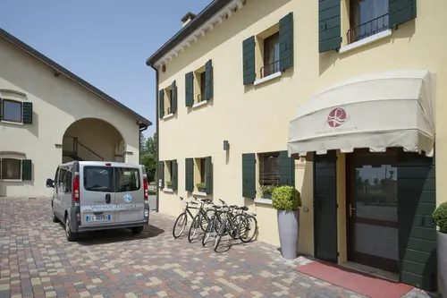 Hotel Venice Resort Airport, Front of property