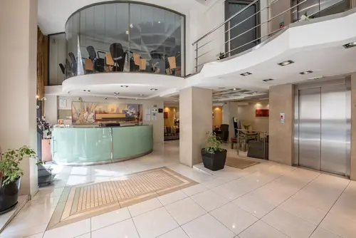 Golden City Hotel, Reception