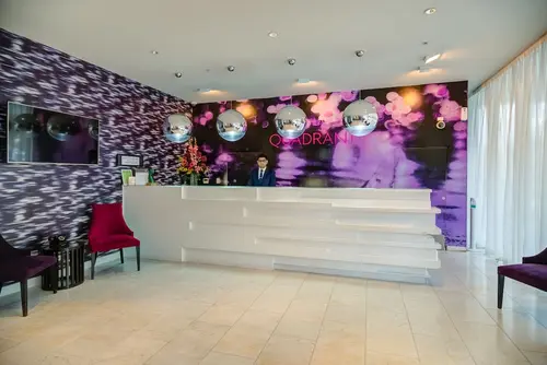 The Quadrant Hotel & Suites, Reception