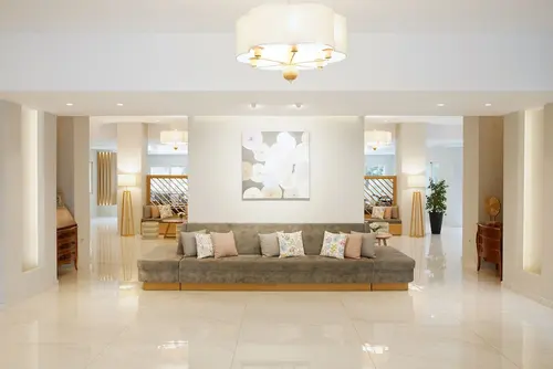 Delfinia Hotel, Reception