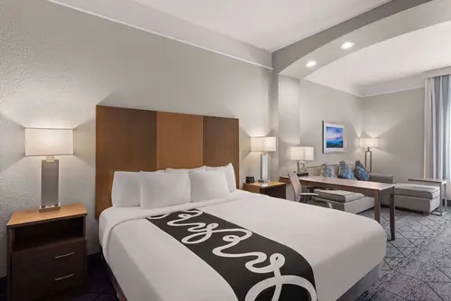 La Quinta Inn and Suites by Wyndham at WaTiki Waterpark, Room