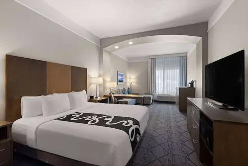 La Quinta Inn and Suites by Wyndham at WaTiki Waterpark, Room