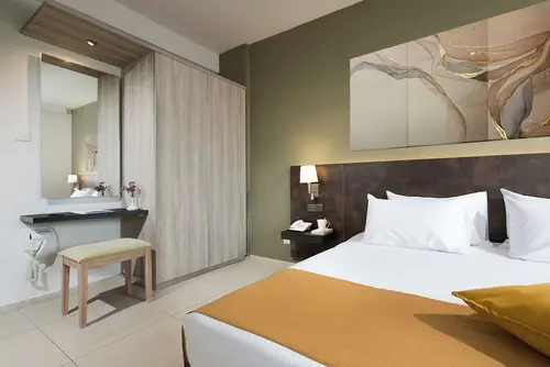 Mayfair Hotel, Room