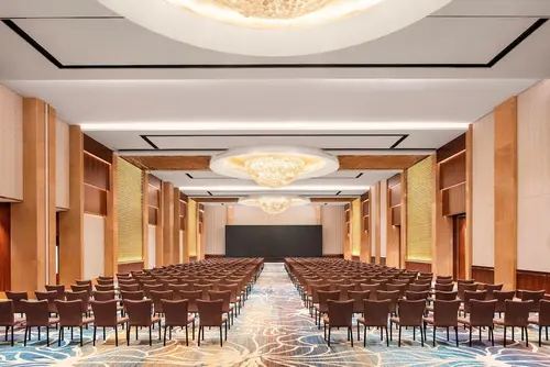 Sheraton Grand Shanghai Pudong Hotel & Residences, Theater show