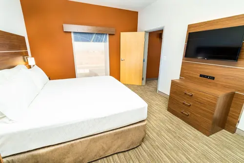 Holiday Inn Express & Suites Las Vegas SW - Spring Valley by IHG, Room